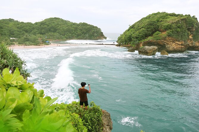1 Day - Malang Beaches and Island Hopping // 06:30 - 17:30 - Batu Bengkung and the short hill walk