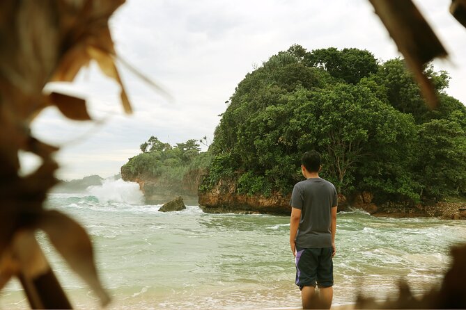 1 Day - Malang Beaches and Island Hopping // 06:30 - 17:30 - The three-hour return to Malang
