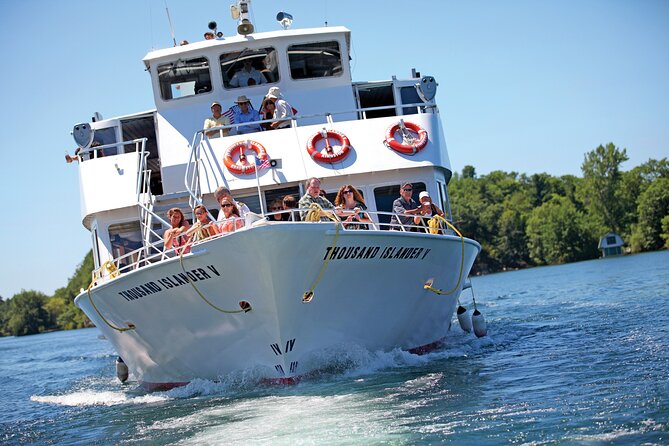 1-Hour 1000 Islands Cruise from Gananoque - Half Moon Bay, Leek Island, and the changing views