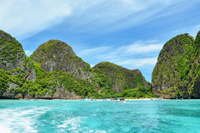 12 Islands Overnight Tour - Sunset at the Phi Phi viewpoint