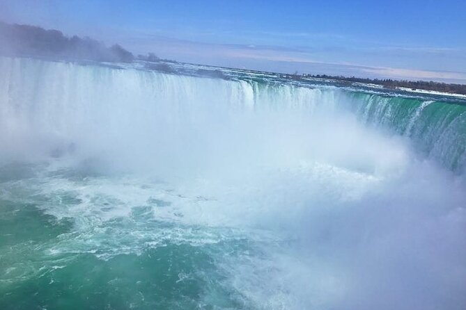 3 Day and 2 Night Tour: Toronto, 1000 Islands, and Niagara Falls - Day 1: castles, Toronto City Hall, and an aquarium