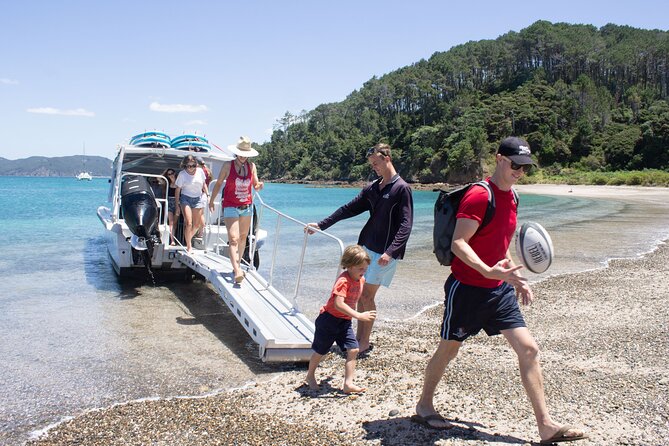 3 Hours // Hole in the Rock Cruise & Bay of Islands Tour - Starting at Pier 10 in Paihia