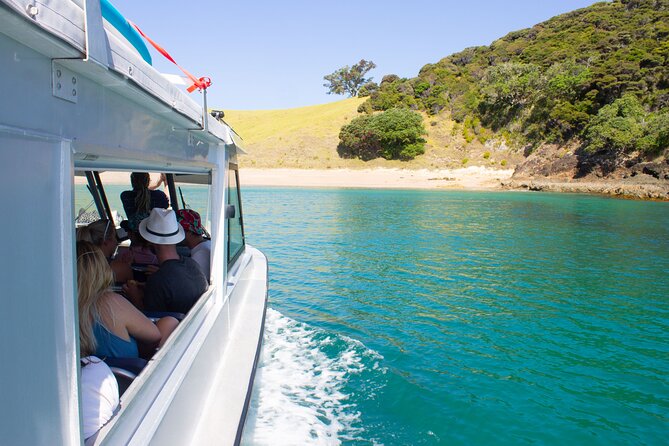 3 Hours // Hole in the Rock Cruise & Bay of Islands Tour - The Run to Hole in the Rock
