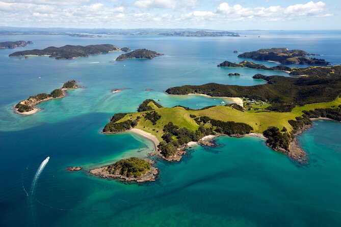 3 Hours // Hole in the Rock Cruise & Bay of Islands Tour - Seeing 144 Islands From the Water