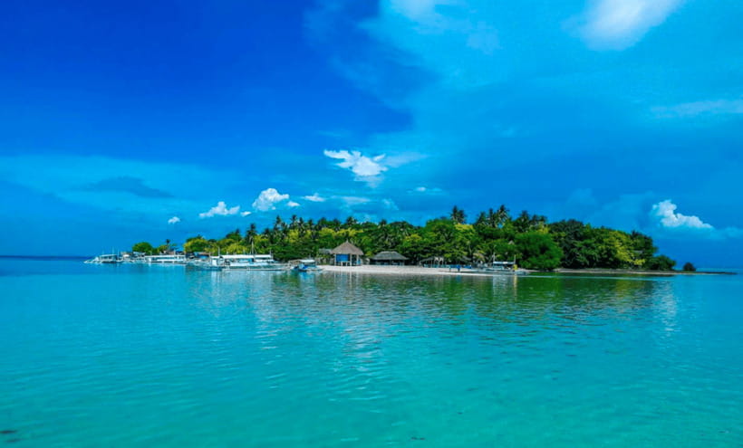 3 Islands Hopping at Gilutungan, Caohagan, Nalusuan + Lunch - The crew, driver, and level of support