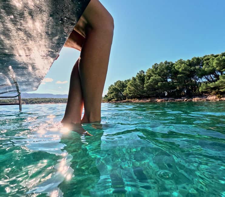 3 Islands Speedboat Tour: Golden Horn, Blue Lagoon & Jelsa - Jelsa on Hvar gives you 45 minutes ashore