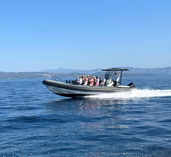 3 Islands Speedboat Tour: Golden Horn, Blue Lagoon & Jelsa - The guide and the speedboat experience