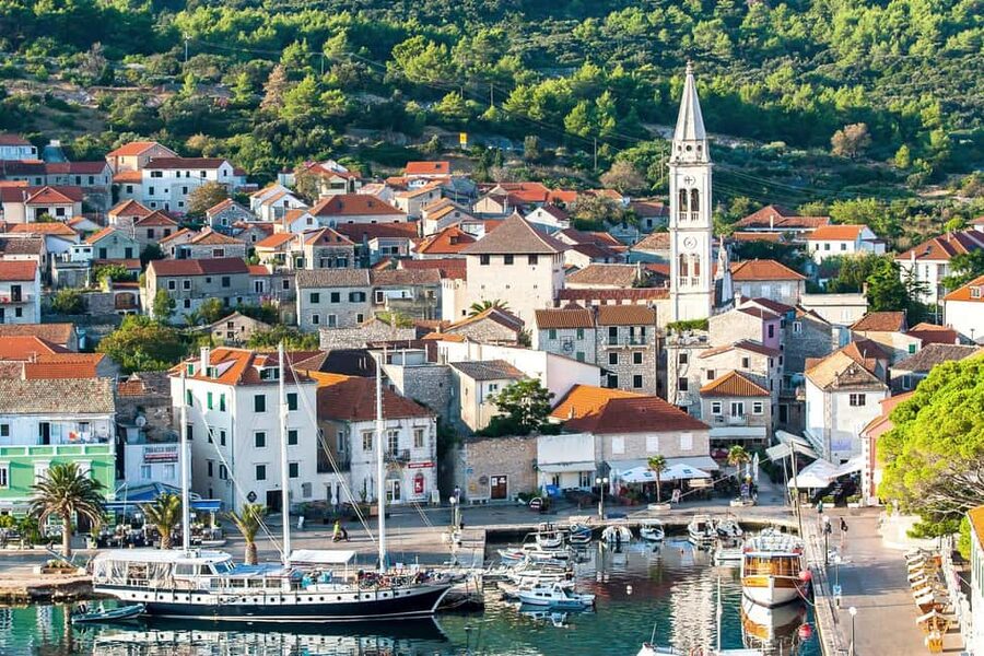 3 Islands Speedboat Tour: Golden Horn, Blue Lagoon & Jelsa - Who will enjoy this trip most
