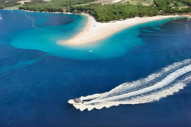 3 Islands Speedboat Tour: Golden Horn, Blue Lagoon & Jelsa Town - What the guide can add to a fast tour