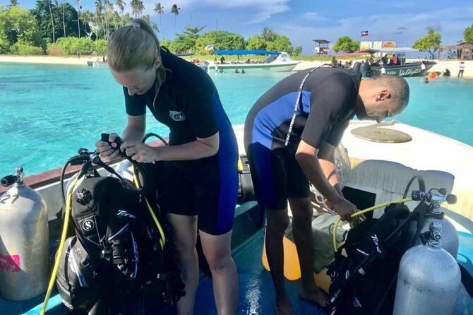 3 Semporna Islands Tour with Snorkel or Diving Experience - Mataking: lunch, beach time, and clear water