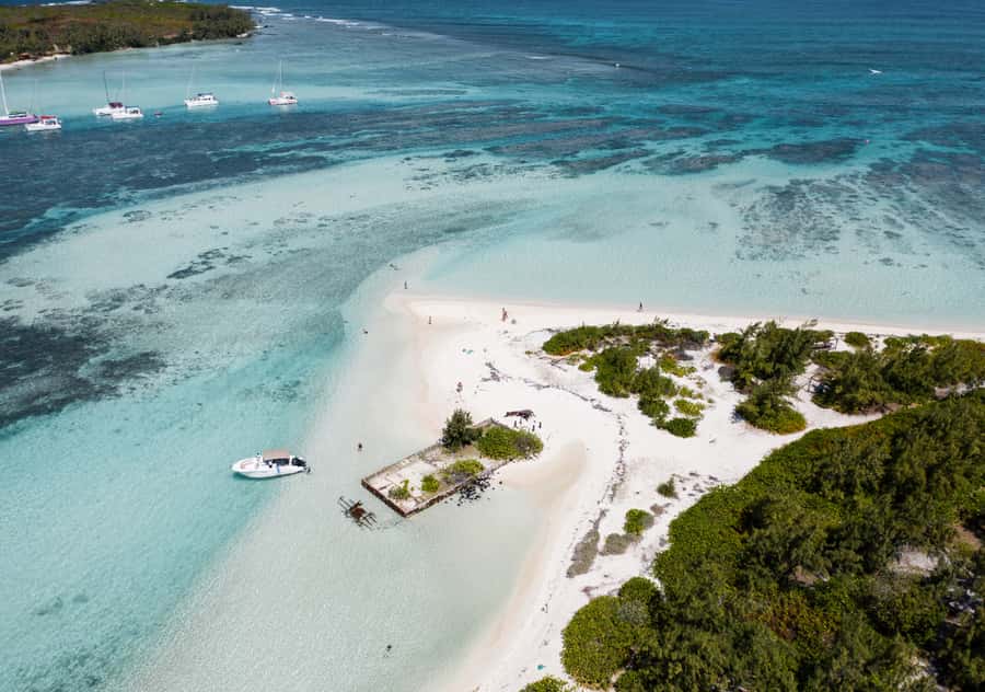5 Islands Boat Trip, Snorkeling and Lunch on Ile aux Cerfs - Ile aux Cerfs: beaches, water, and breathing room
