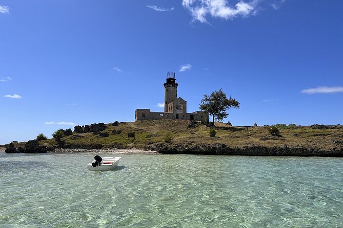 5 Islands Private Speedboat with Snorkeling Lunch and Drinks - Ile aux Cerfs, lunch, and beach time