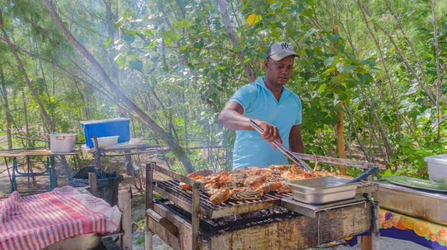 5 Islands Speedboat Cruise, Snorkeling + Lunch & Open Bar - Ile aux Fouqets Lighthouse and the old coast
