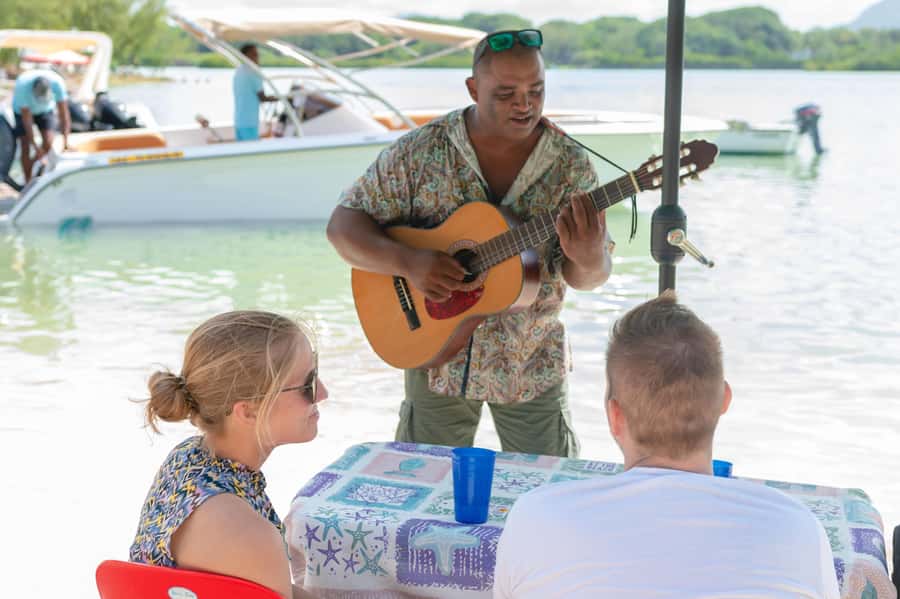 5 Islands Speedboat Cruise, Snorkeling + Lunch & Open Bar - Ile aux Aigrettes and Ilot Mergenie