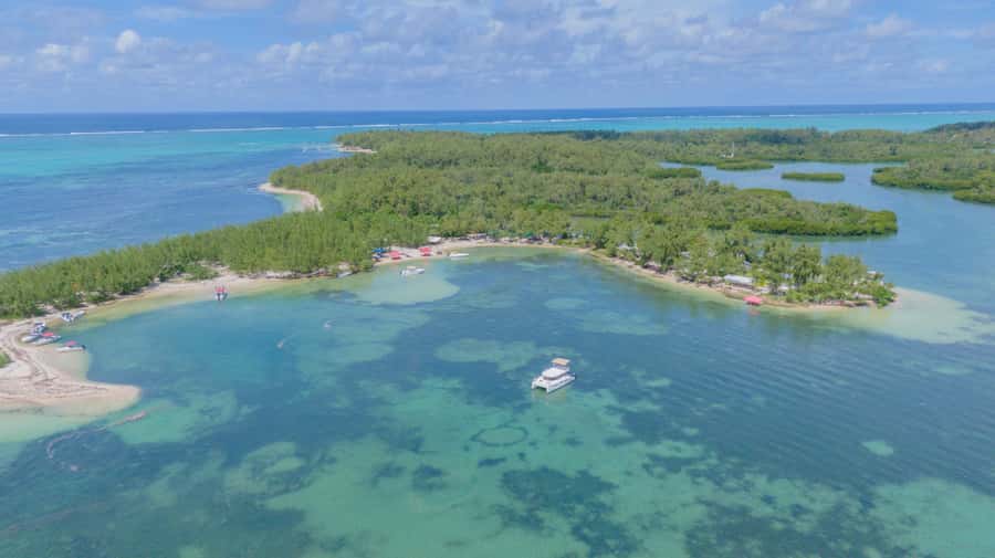 5 Islands Speedboat Cruise, Snorkeling + Lunch & Open Bar - Blue Bay Marine Park snorkeling