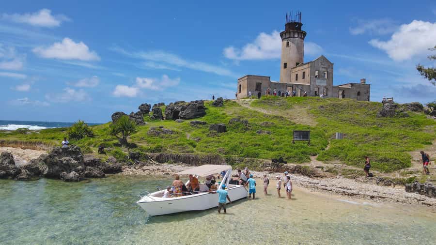 5 Islands Speedboat Cruise, Snorkeling + Lunch & Open Bar - Is this a good family and group outing?