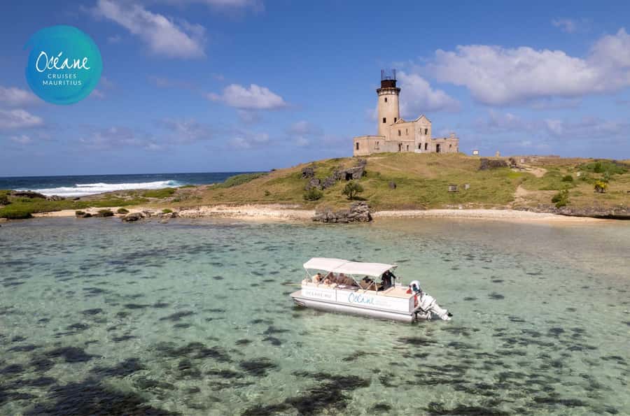 5 Islands Tour: New OCÉANE Private Pontoon Boat cruise - Ile aux Aigrettes and the limits of a flexible route