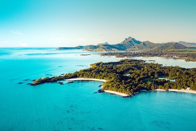 5 Islands Tour: NEW Private OCÉANE Speed Boat - Ile aux Aigrettes from the water