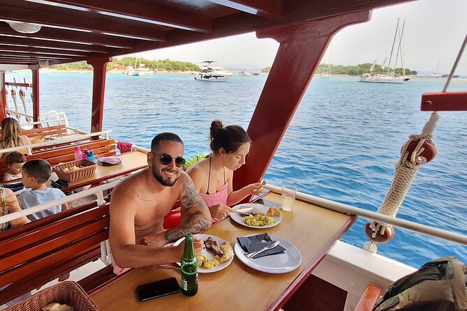 All-Inclusive Blue Lagoon & 3 Island Boat Tour with Food & Drinks - How crowded is the boat?
