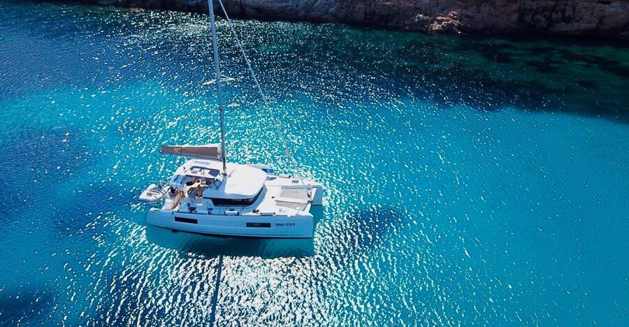 Archipelago di La Maddalena: Catamaran Tour Full day-Lunch - Food, drinks, and equipment included