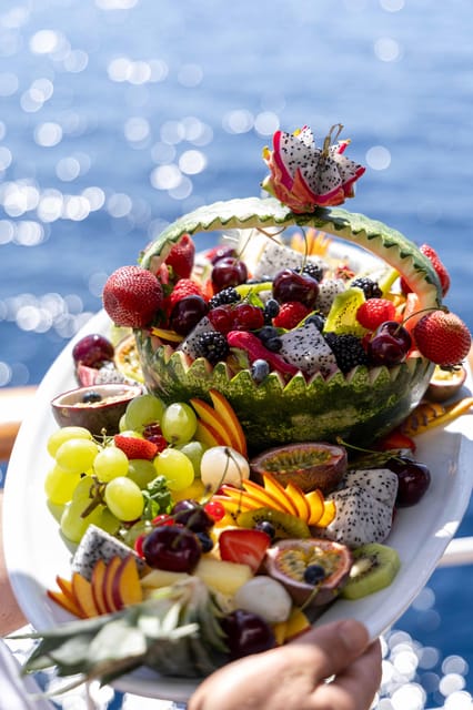 Athens: Saronic Islands Cruise with VIP Area Seating & Lunch - The ride home includes a traditional dance show