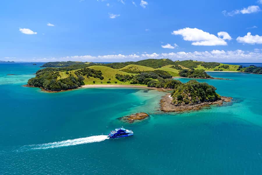 Auckland: Bay of Islands Day Tour with Dolphin Cruise - Passing Through the Hole in the Rock
