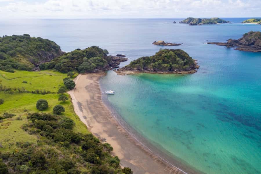 Bay of Islands: Catamaran Sail, Wildlife Island & Lunch - What makes the catamaran different