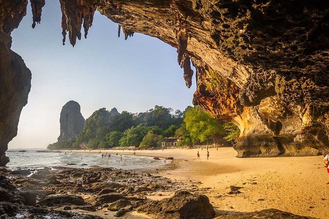 Best of Krabi 7 Islands Sunset Tour Speedboat/Long Tail Boat - A longer beach break at Poda Island