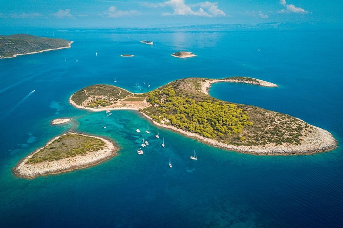 Blue Cave and Hvar Tour - 5 Islands Tour from Split and Trogir - Komiza, a fishing town with time to slow down