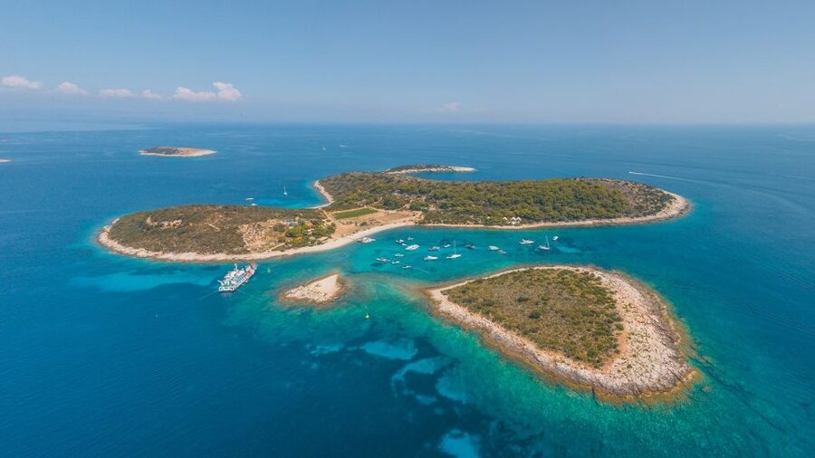 Blue Cave, Mamma Mia and 5 top destinations: From Trogir - Hvar Town and the final walk