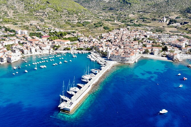 Blue cave, Mamma Mia and Hvar, 5 islands speedboat tour - How much guidance will you get?