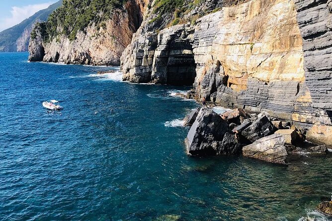 Boat Tour in the Gulf of poets, Portovenere and 3 islands - Tino Island and the first question to ask