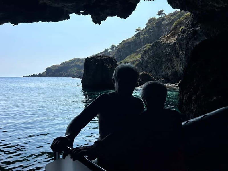 Boat Tour: Island hopping by dinghy with cave visits and snorkeling - The caves are the strongest part