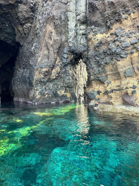 Boat Tour: Island hopping by dinghy with cave visits and snorkeling - Choosing the best departure time