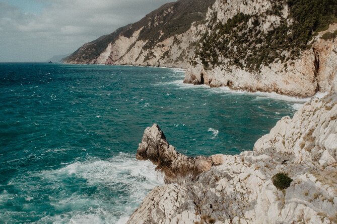 Boat Tour of the 3 Islands & Portovenere - Palmaria Island: cliffs, coves, and open sea