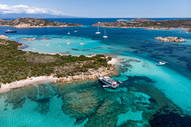 Boat trips La Maddalena Archipelago - Departure from La Maddalena - Commentary, crew, and the onboard setup