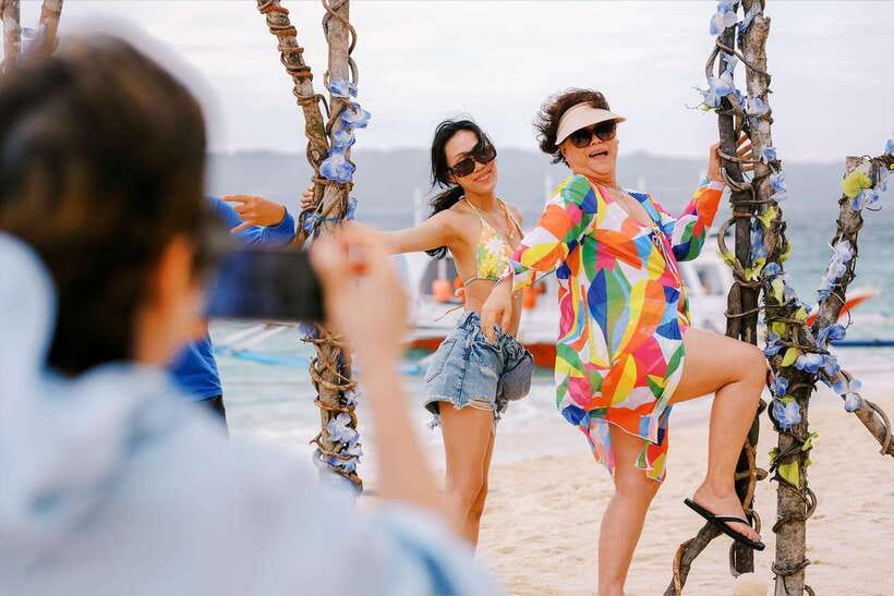 Boracay: Island Boat Tour with Crystal Cove Entry - Swimming and snorkeling between the beaches