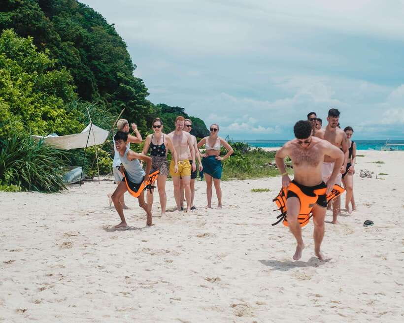 Boracay: Island Hopping & Cliff Jumping by Haqqy Life - Meeting at Frendz Resort and Hostel Boracay
