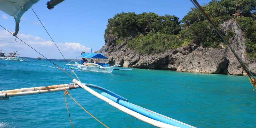 Boracay: Island Hopping Tour with Boodle Fight Lunch - The Hot Kawa Bath