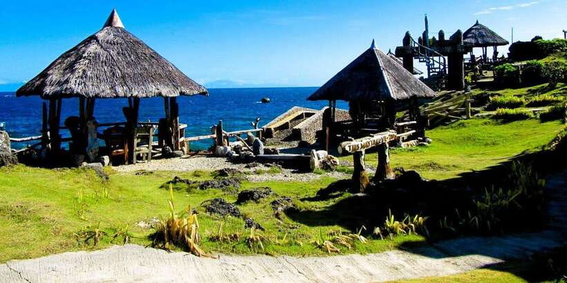 Boracay: Island Hopping Tour with Boodle Fight Lunch - What the $40 Price Really Covers