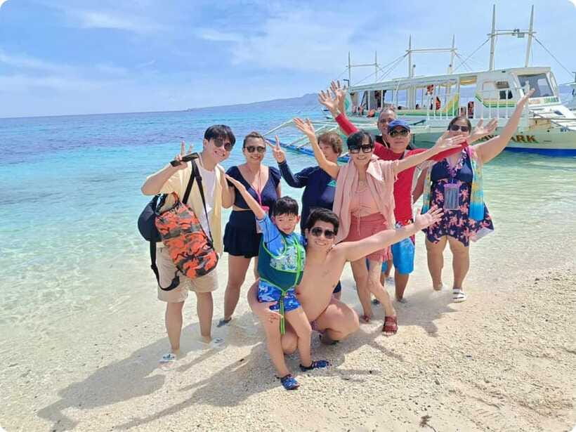Boracay: Parasailing, Island Hopping, ATV Ride and Kawa Bath - Puka Shell Beach and the island-hopping route