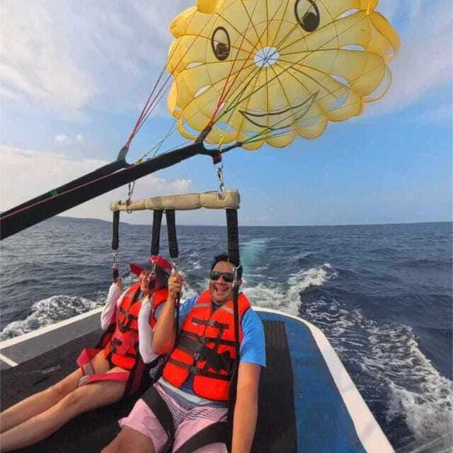 Boracay: Parasailing, Island Hopping, ATV Ride and Kawa Bath - Buffet lunch after the morning rush
