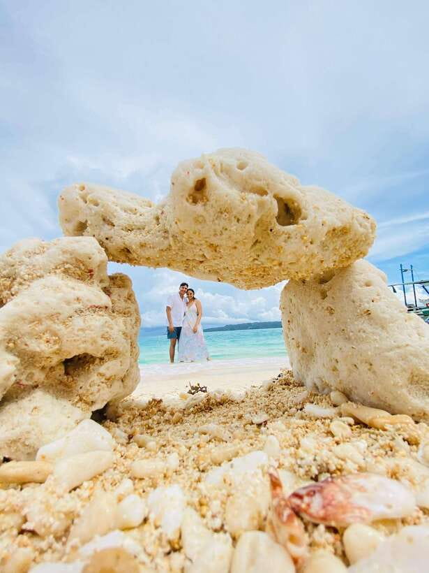 Boracay: Private Island Hopping & Snorkeling Tour - Lunch at a local restaurant