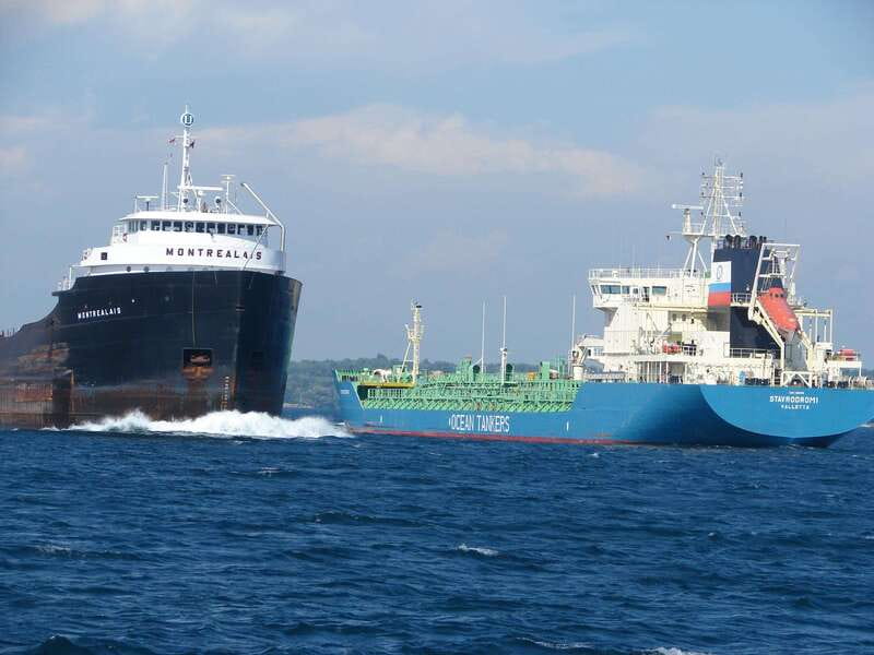 Brockville: 1000 Islands Cruise - Narrow passages show the islands at close range