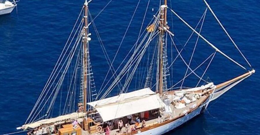 Brunch at sea in the Frioul Archipelago - The route toward the Frioul Archipelago