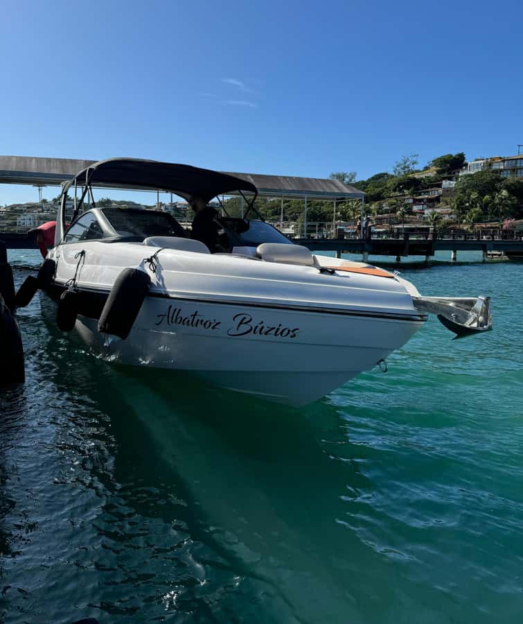 Búzios: Speedboat tour of 2 islands and 11 beaches - Boarding at three Búzios marinas