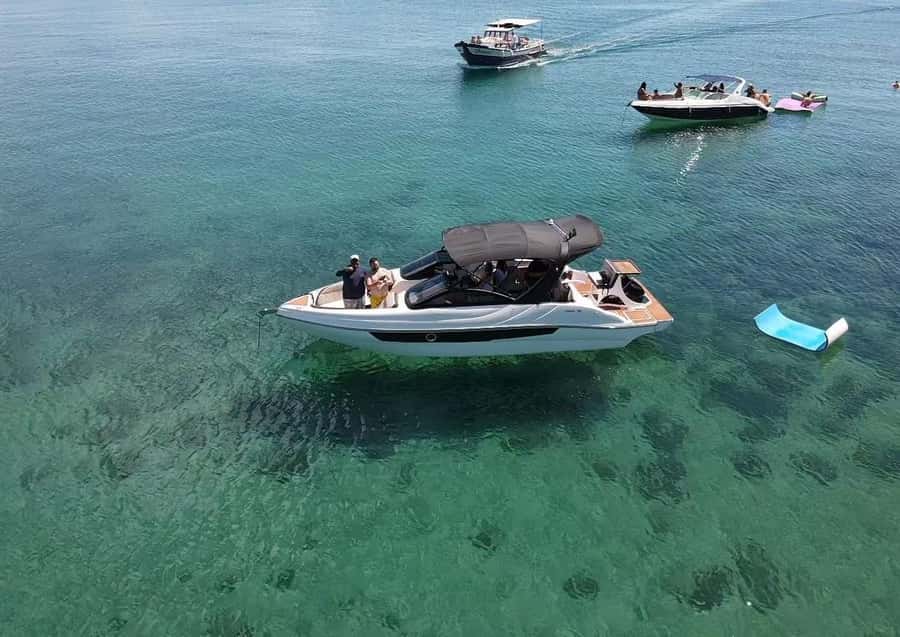 Búzios: Speedboat tour of 2 islands and 11 beaches - Tartaruga and the first swim