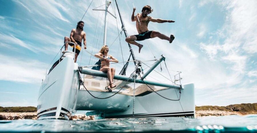 Cannigione: Catamaran daily tour to La Maddalena Archipelago - The service and onboard mood