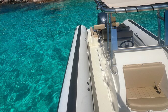 Cannigione: rubber dinghy tour in the Maddalena Archipelago - Why a small dinghy works well here