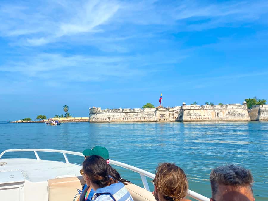 Cartagena: 5-Island Trip by Boat with Lunch and Snorkeling - Cruising through the Rosario Islands